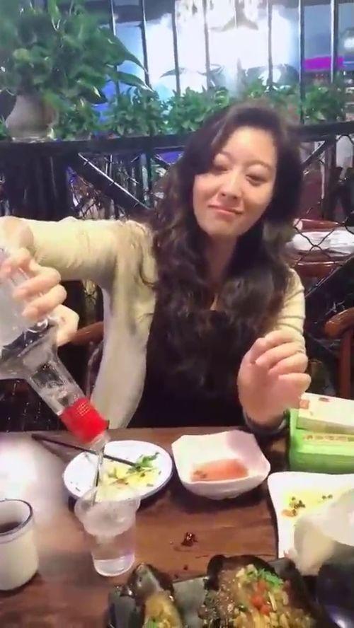 万宁媳妇吃瓜事件视频,一场引发网友热议的网络风波