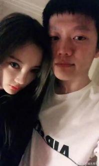吃瓜视频三个女孩,揭秘三个女孩的吃瓜视频传奇”