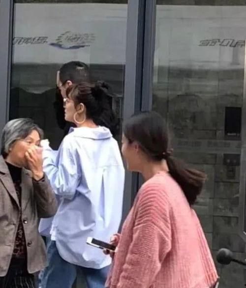 吃瓜的朋友视频,揭秘吃瓜群众视角下的热门视频幕后故事