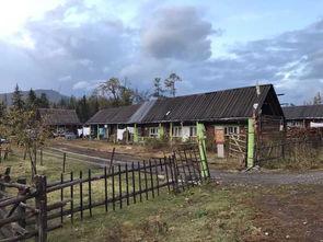 新疆老汉吃瓜视频播放,瓜农生活引网友热议