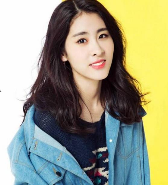 张碧晨吃巨瓜视频,趣味横生瞬间引网友热议