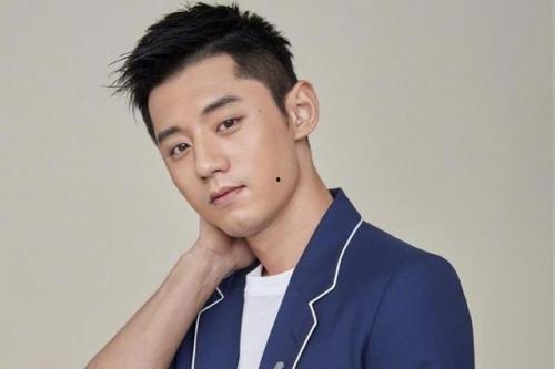 王腾自导自演吃瓜视频,吃瓜视频带你领略美食与娱乐的完美融合