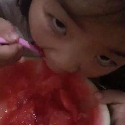 小孩吃瓜擦脸视频大全,宝宝吃瓜擦脸萌态百出视频集锦