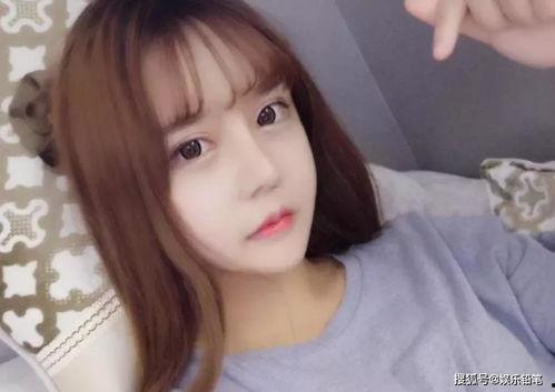 韩安冉女儿吃瓜视频,网友热议亲子关系