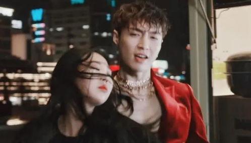 王一博和张艺兴吃瓜视频,揭秘娱乐圈幕后故事