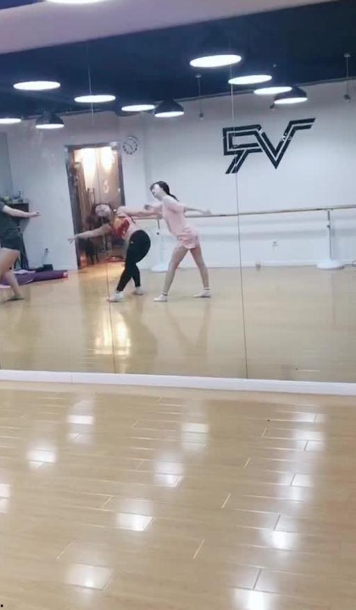 最新跳舞吃瓜视频,最新网红跳舞吃瓜视频盘点